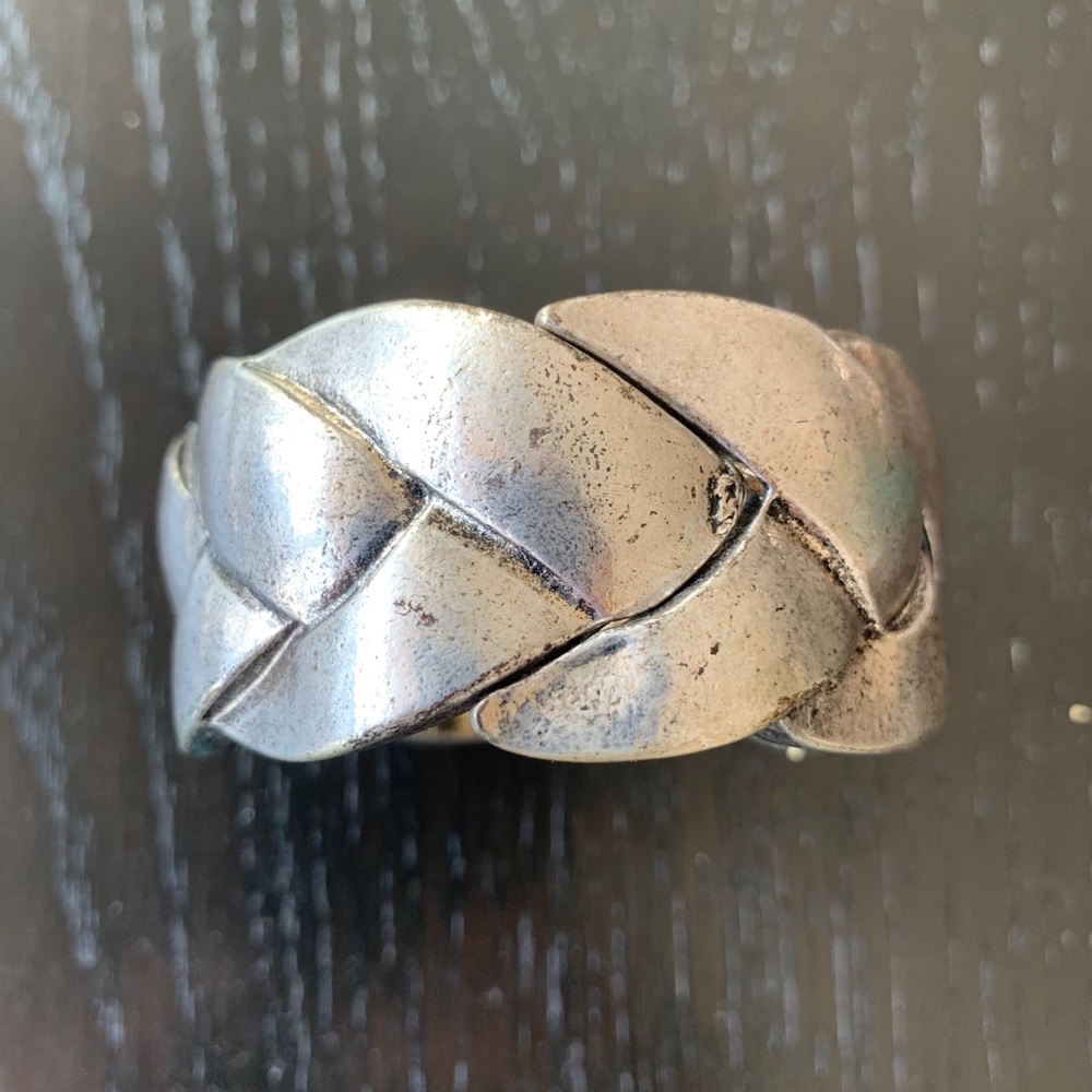 Silver bracelet, adjustable to any size. Beautiful